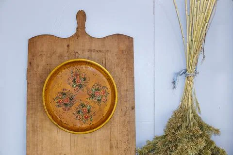 Decoration and kitchen objects - meat board - blue surface Stock-Fotos