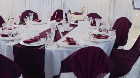 Decoration and tablebserving for a wedding dinner in restaurant slow motion Video stock 54085748