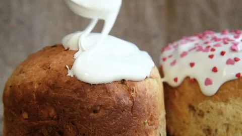 Decoration of the Easter cake with icing sugar and colored powder on the Stock-Footage 149870374