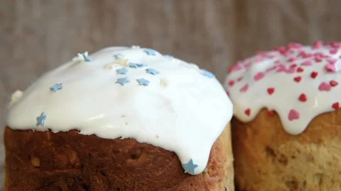 Decoration of the Easter cake with icing sugar and colored powder on the Stock-Footage 149870378