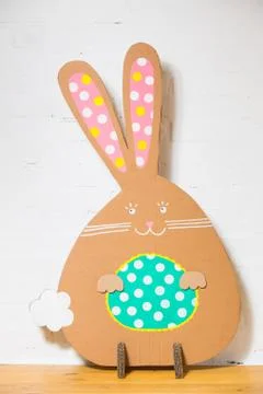 Decoration for Easter. Rabbit of cardboard Stockfoto's