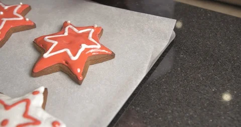Decoration process of Christmas cookies. Close up of gingerbread star Vídeos de archivo 125071011