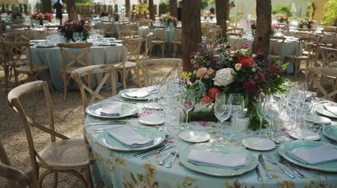 Decorations and serving the wedding table for guests 库存影片 59793629
