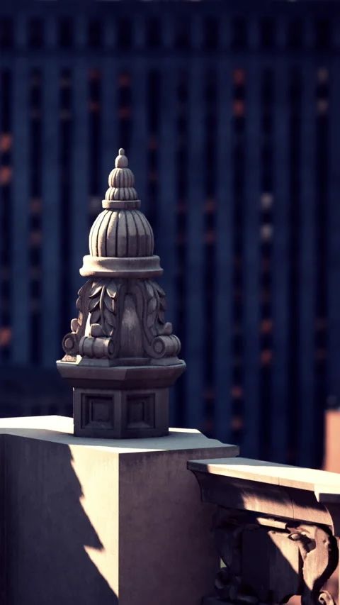 A decorative architectural element sits on top of a building Stockbeeldmateriaal 342173779