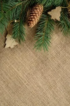 Decorative border made of fir branches and Christmas toys on a burlap backgro Stockfoto's