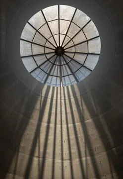 A decorative domed ceiling with prominent skylight is part of the interior .. Foto stock