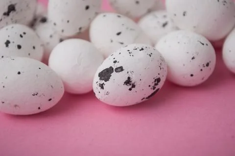 Decorative easter eggs on pink background 스톡 사진