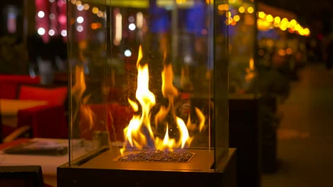 Decorative glass tabletop fireplace burning at night Vidéo 333236719