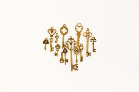 Decorative keys of different sizes, stylized antique. 库存照片
