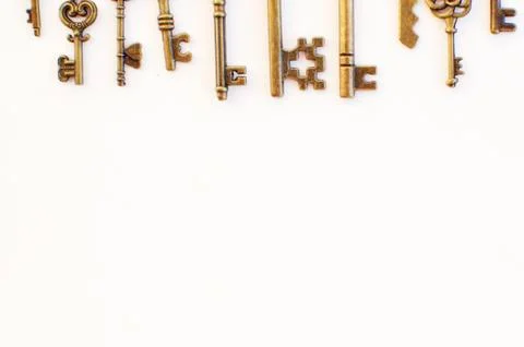 Decorative keys of different sizes, stylized antique. 库存照片