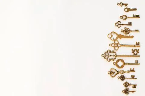 Decorative keys of different sizes, stylized antique. 库存照片