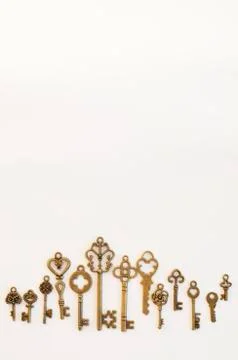 Decorative keys of different sizes, stylized antique. 库存照片