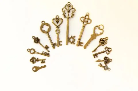 Decorative keys of different sizes, stylized antique. 库存照片