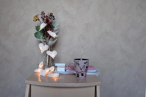 Decorative lamp on the bedside table. Foto stock