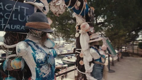 Decorative maritime figures on waterfront arch in Opatija Vídeo Stock 339322936