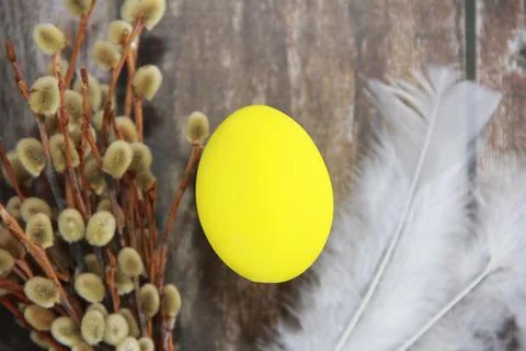 Decorative painted yellow Easter egg Stock-Fotos