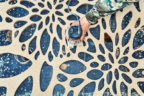 Decorative partition wall with floral pattern. Carpenter milling holes in MDF Foto stock