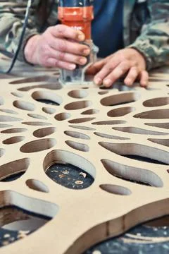 Decorative partition wall with floral pattern. Carpenter milling holes in MDF Foto stock