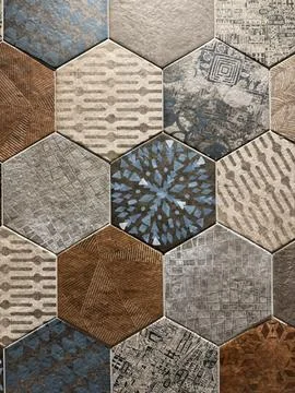Decorative patterned hexagonal tiles in earthy tones forming intricate geom.. Stockfoto's
