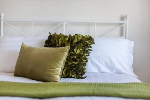 Decorative Pillows Kept on Plush Bedding In a Bedroom Foto stock