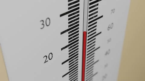 Decrease in air temperature. Thermometer. Stockbeeldmateriaal 219620009