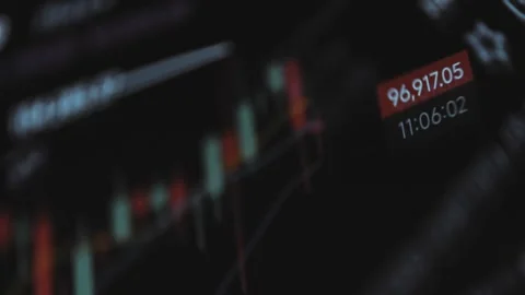 Decrease of Bitcoin price on candlestick chart, double exposure 库存影片 302714665