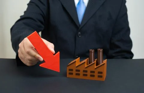 Decrease in industrial production. Factory slowdown, economic downturn, labor 스톡 사진