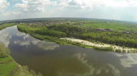 Decrease over  beautiful river. Aerial 库存影片 37995554