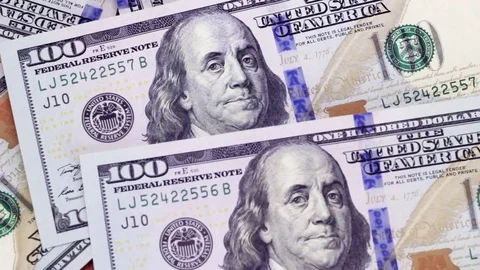 The decrease in revolving cash dollars money loss Stockbeeldmateriaal 81737235