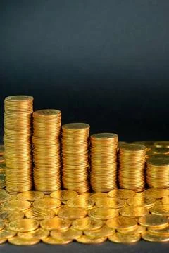 Decreasing chart Descending chart made of golden money coins Copyright: xZ... Stockfoto's