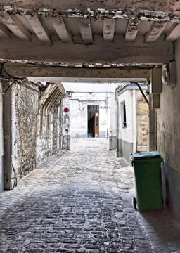 Decrepit courtyard in Paris Stock-Fotos