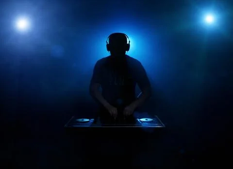 Dee jay silhouette back lit Foto stock