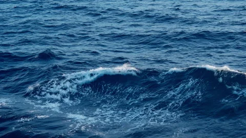 Deep Blue Ocean Waves Rolling Across Open Sea with White Foam Crests. Vídeos de archivo 341990668