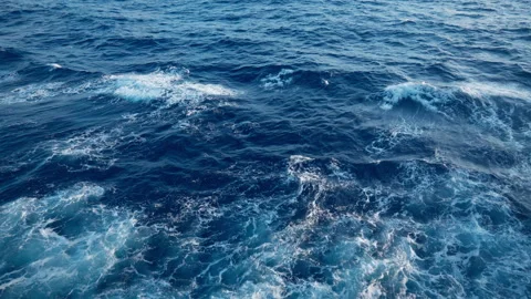 Deep Blue Ocean Waves Rolling with White Foam and Choppy Sea Surface. Vídeos de archivo 341992322