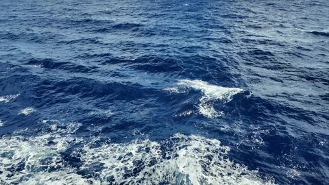 Deep Blue Ocean Waves with White Foam on Surface 库存影片 284315304