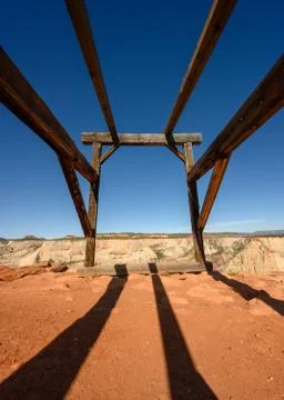 Deep Blue Sky About Cable Mountain Structure 库存照片