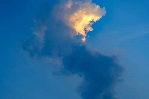 Deep blue sky with vertical clouds and effect sunlight. Stock-Fotos