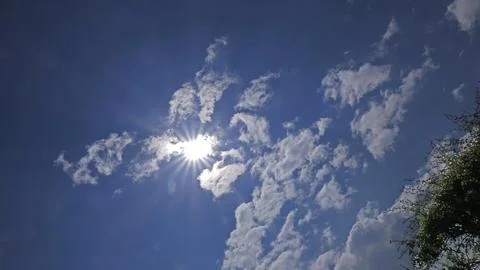 The deep blue sky with white clouds for background or texture copy space Foto stock