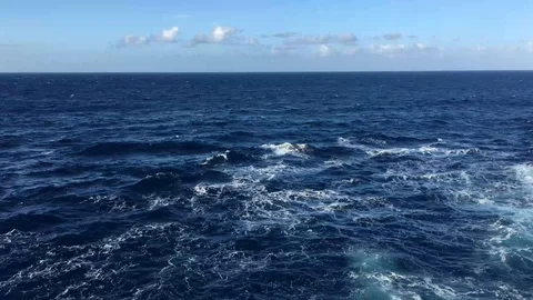 Deep blue water of the open ocean with the horizon Stock-Footage 94452835