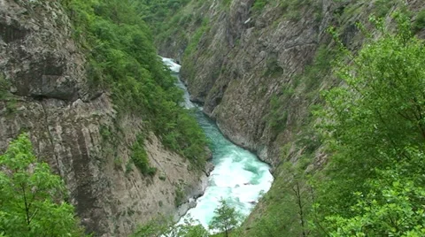 Deep canyon Moraca, Tilt up 스톡 동영상 33635527