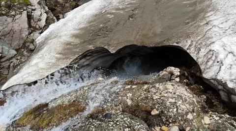 Deep crevasse with water flowing Stock-Footage 43330467