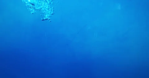 Deep crystal clear blue water with air bubbles rising up to the surface Video stock 122945787