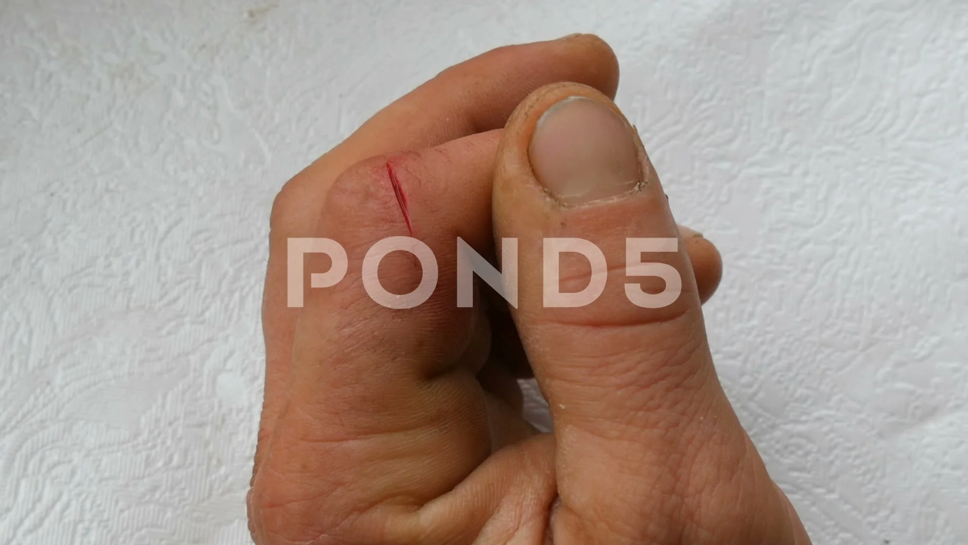 https://images.pond5.com/deep-cut-finger-men-blood-footage-105674454_prevstill.jpeg