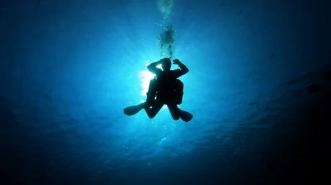 Deep diver in a dark cave Stock-Footage 113084417