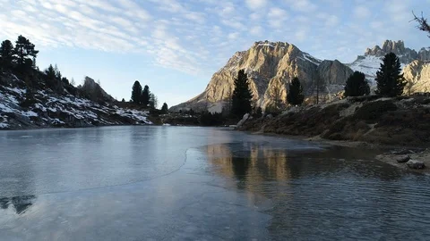 Deep drone flight over the alpine lake Lago di Limides 스톡 동영상 104153971