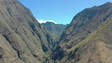 Deep Eroded Valley in the West Maui Mountains 库存影片 108184725