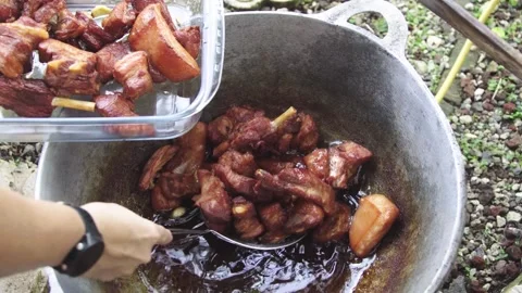 Deep fried pork chicharon on iron pot Video stock 258189423