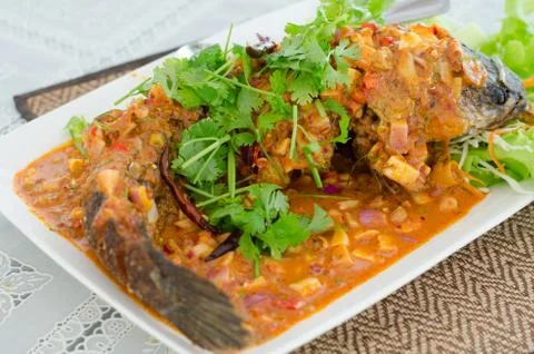 Deep Fried Snakehead Fish with Herb and Spicy Sauce Foto stock