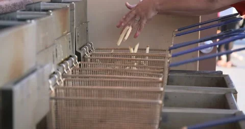 Deep fryer drop Vídeos de archivo 57116366