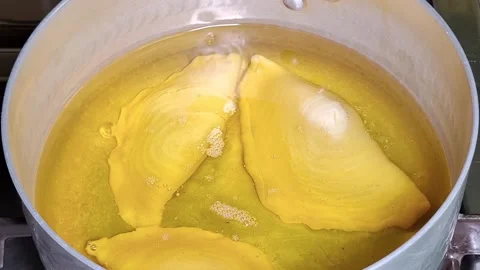 Deep frying curry puff Stock-Footage 347376417